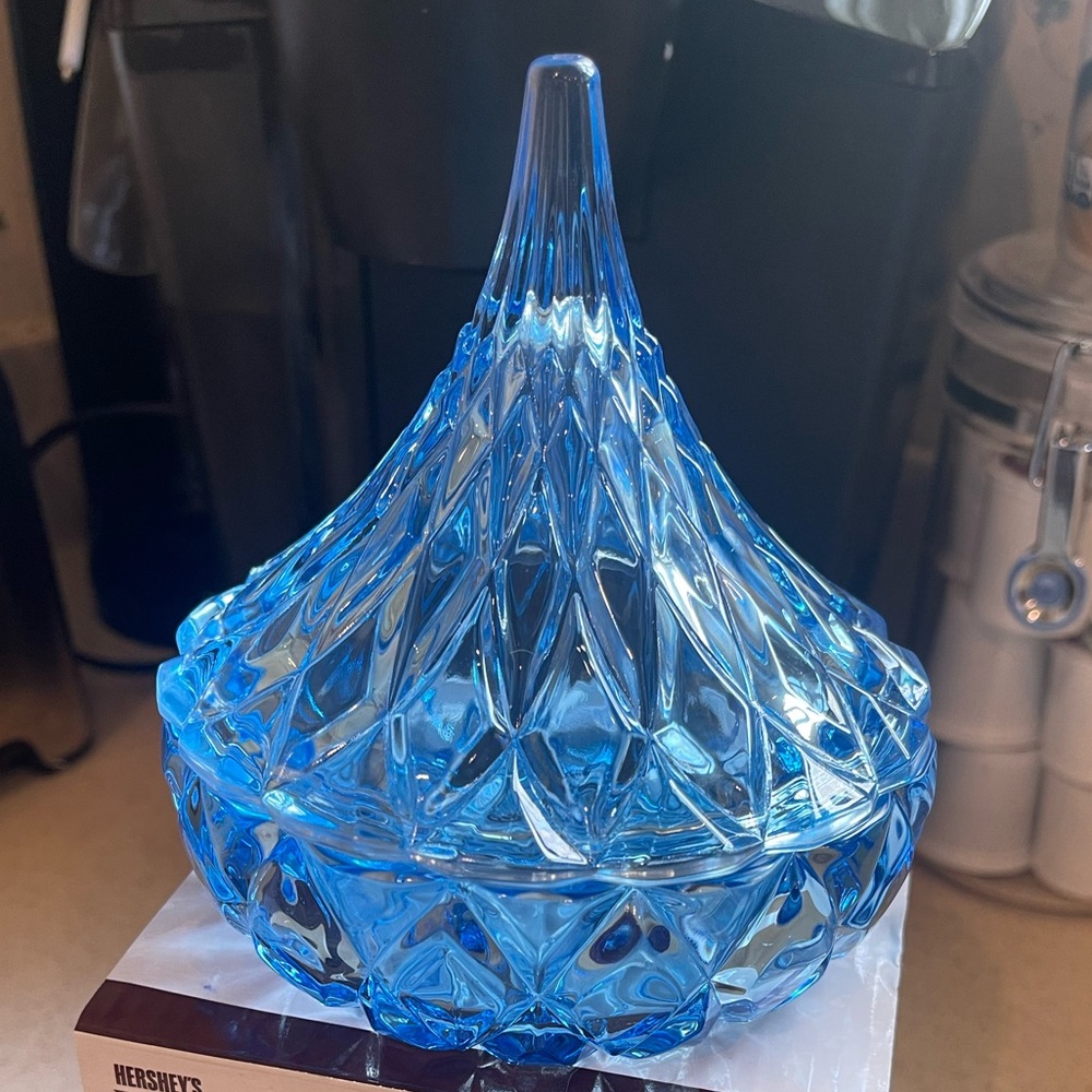🔥NWT🔥 MOTHERS🔥 DAY 🔥Hershey 🔥Kiss 🔥CRISTAL 🔥candy dish 🔥 - Picture 2 of 4